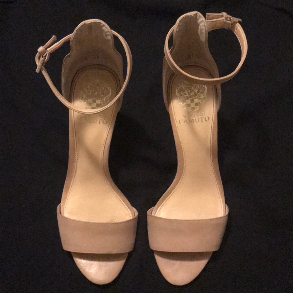 Vince Camuto hells